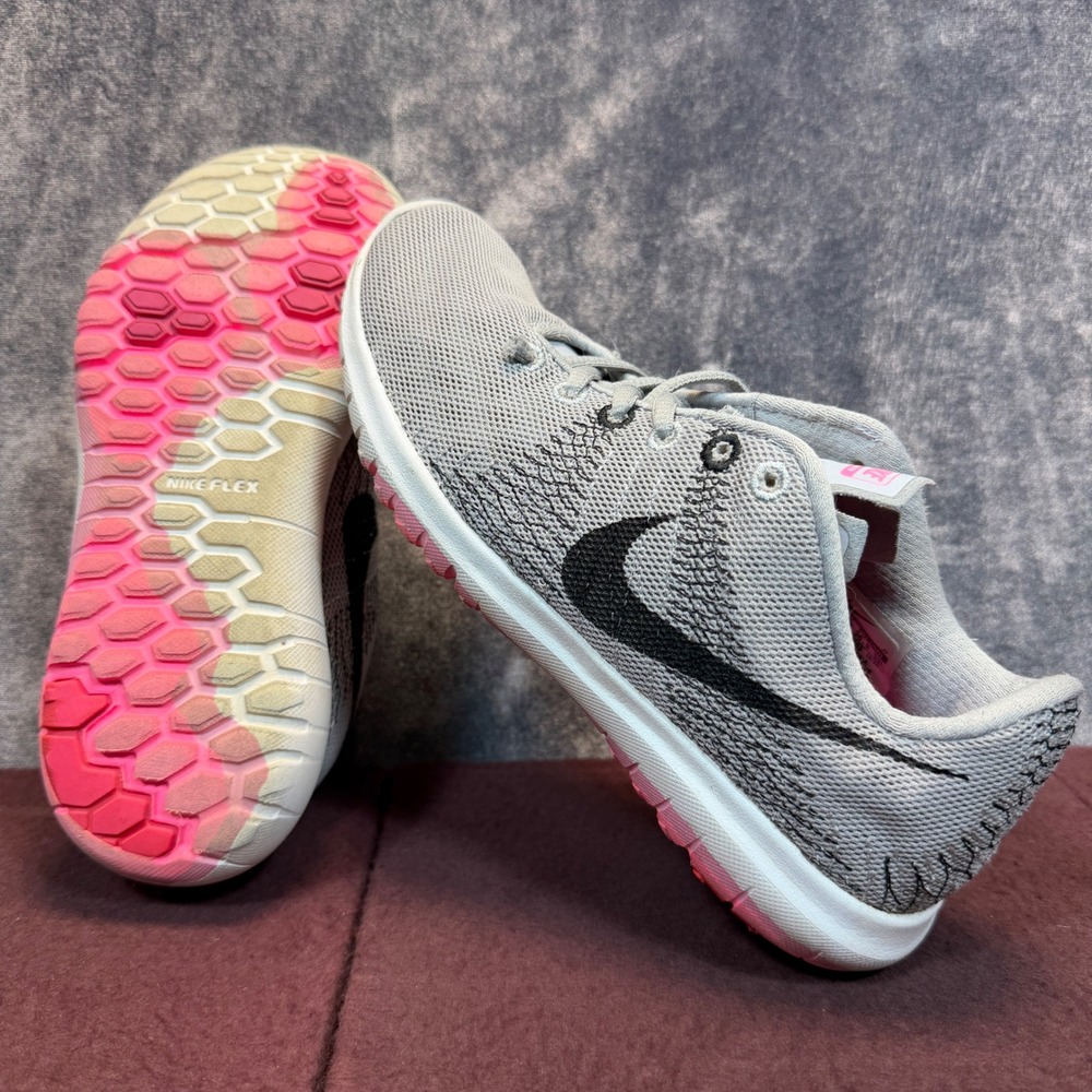 Nike FS Lite Run 2 Womens Grey Low Top Size 6 Running Gym Athleisure Sneakers